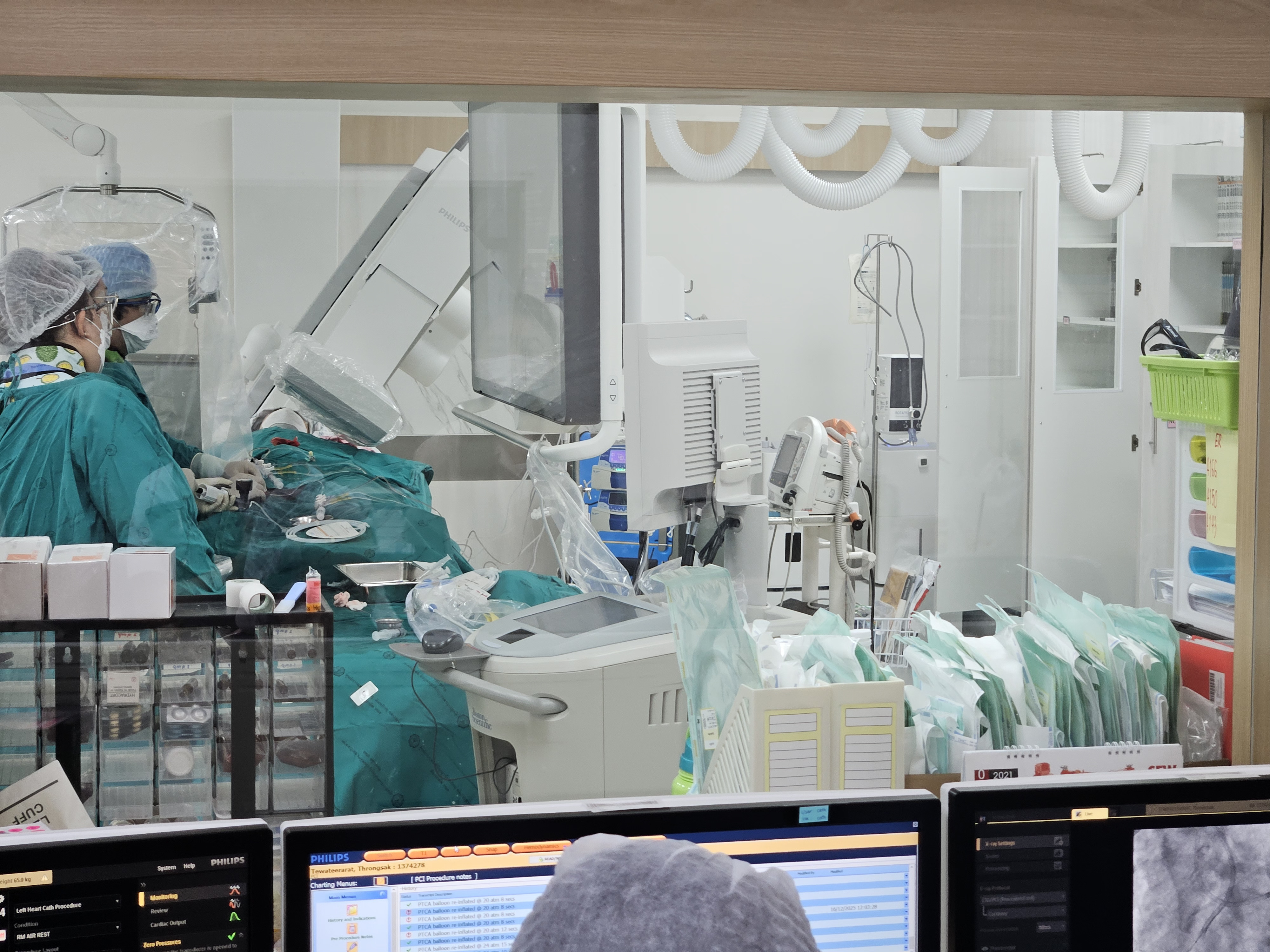 Cath-lab equipment placement and workflow